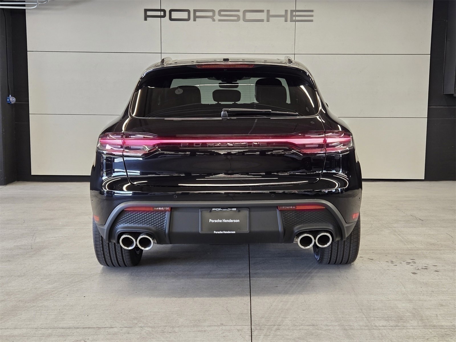 Certified 2025 Porsche Macan image 7