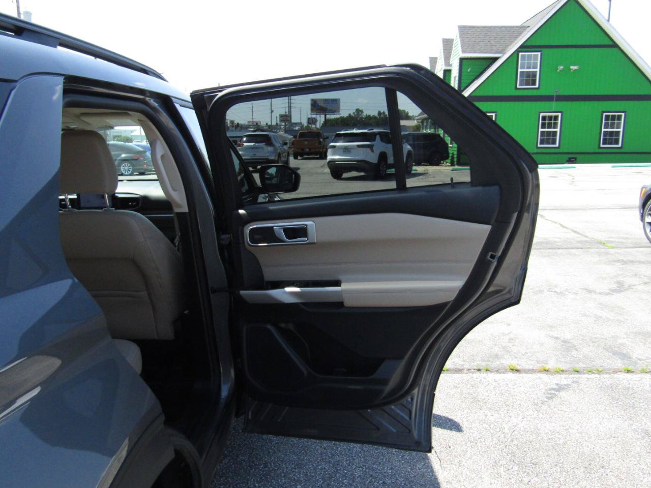 Used 2023 Ford Explorer XLT w/ Equipment Group 202A AWD/4WD image 21
