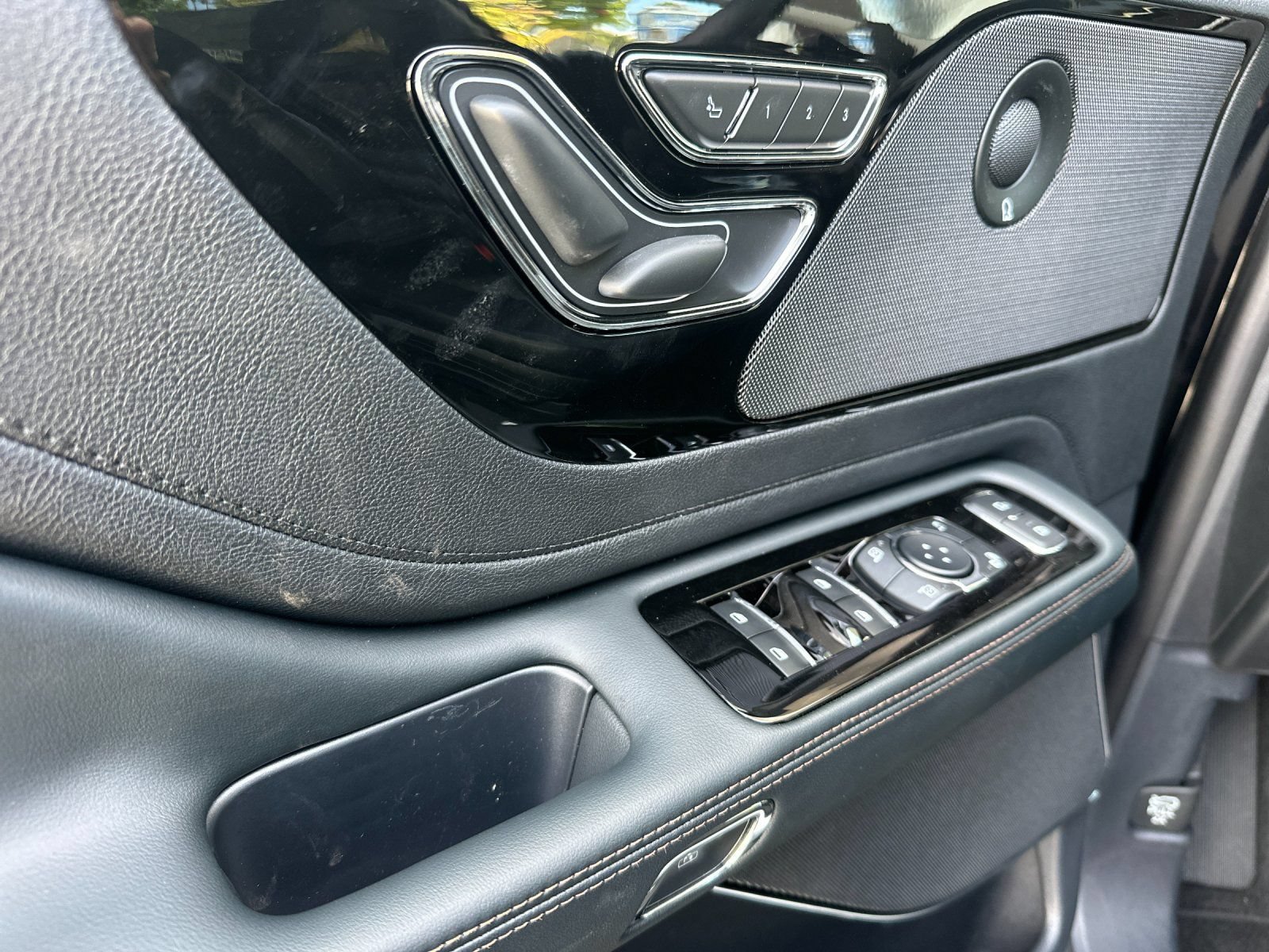 New 2026 Lincoln Aviator Reserve w/ Jet Appearance Package RWD image 10