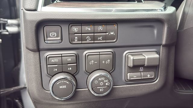 New 2026 Chevrolet Suburban Premier w/ Sun And Tow Package image 15