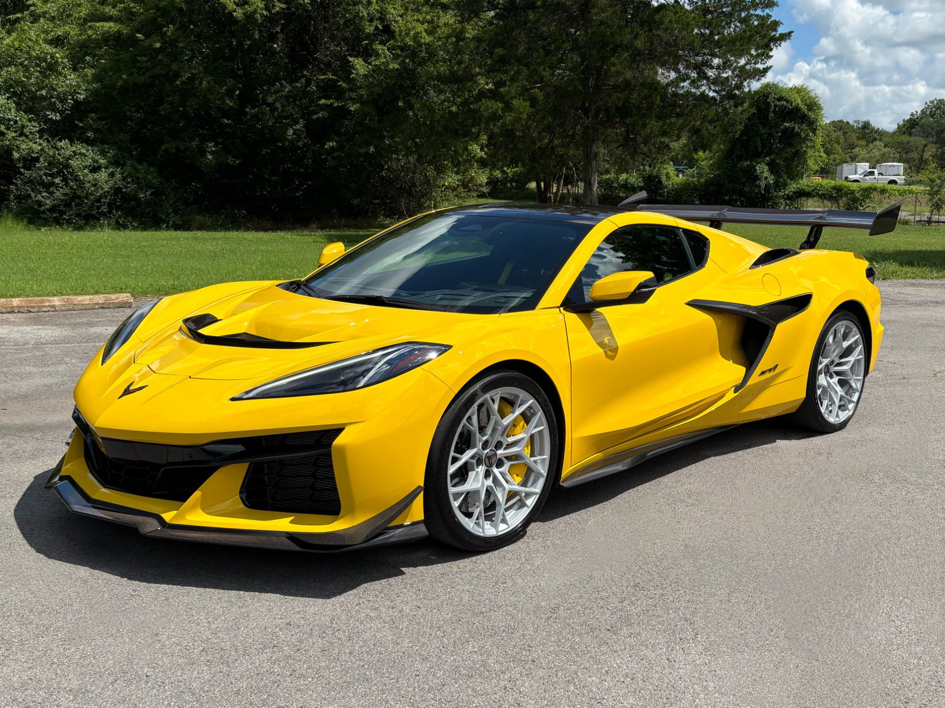 Used 2026 Chevrolet Corvette ZR1 w/ ZR1 Carbon Fiber Aero Package RWD image 2