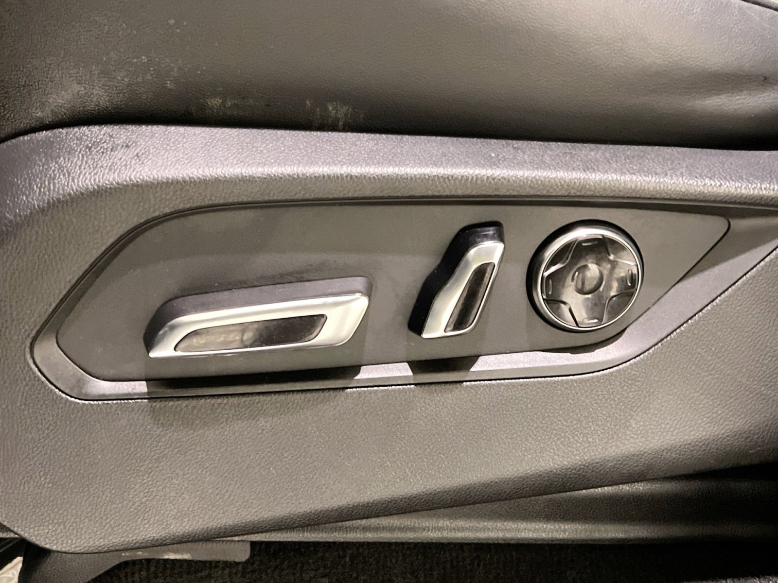 Used 2023 Acura MDX SH-AWD w/ Technology Package image 21