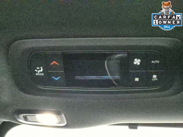 Used 2025 Chrysler Pacifica Limited image 23