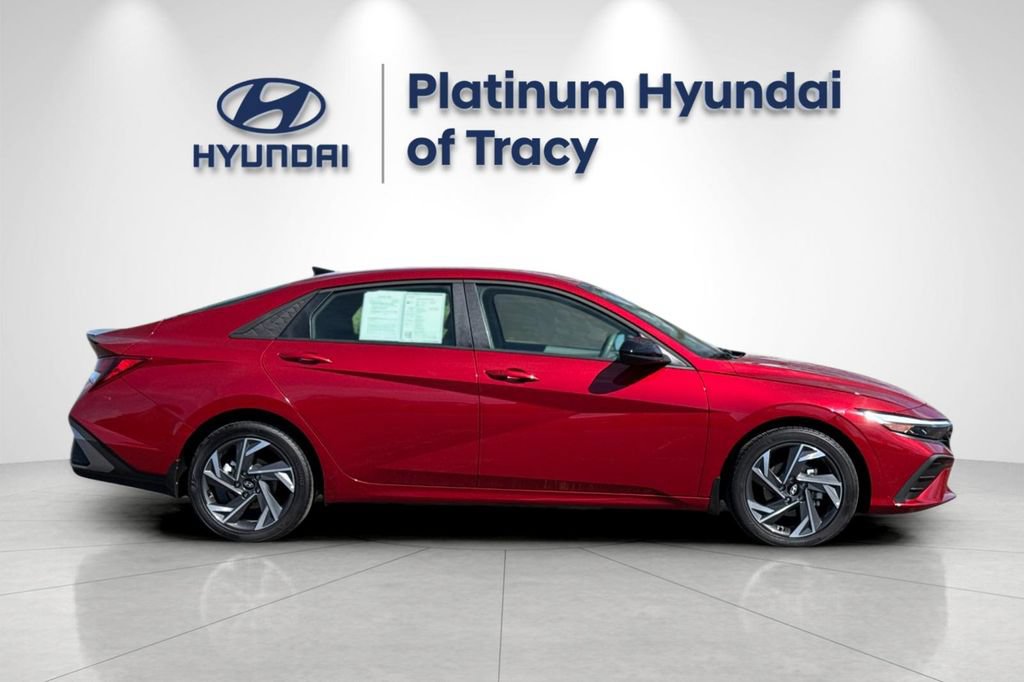 Used 2025 Hyundai Elantra Sport FWD image 3