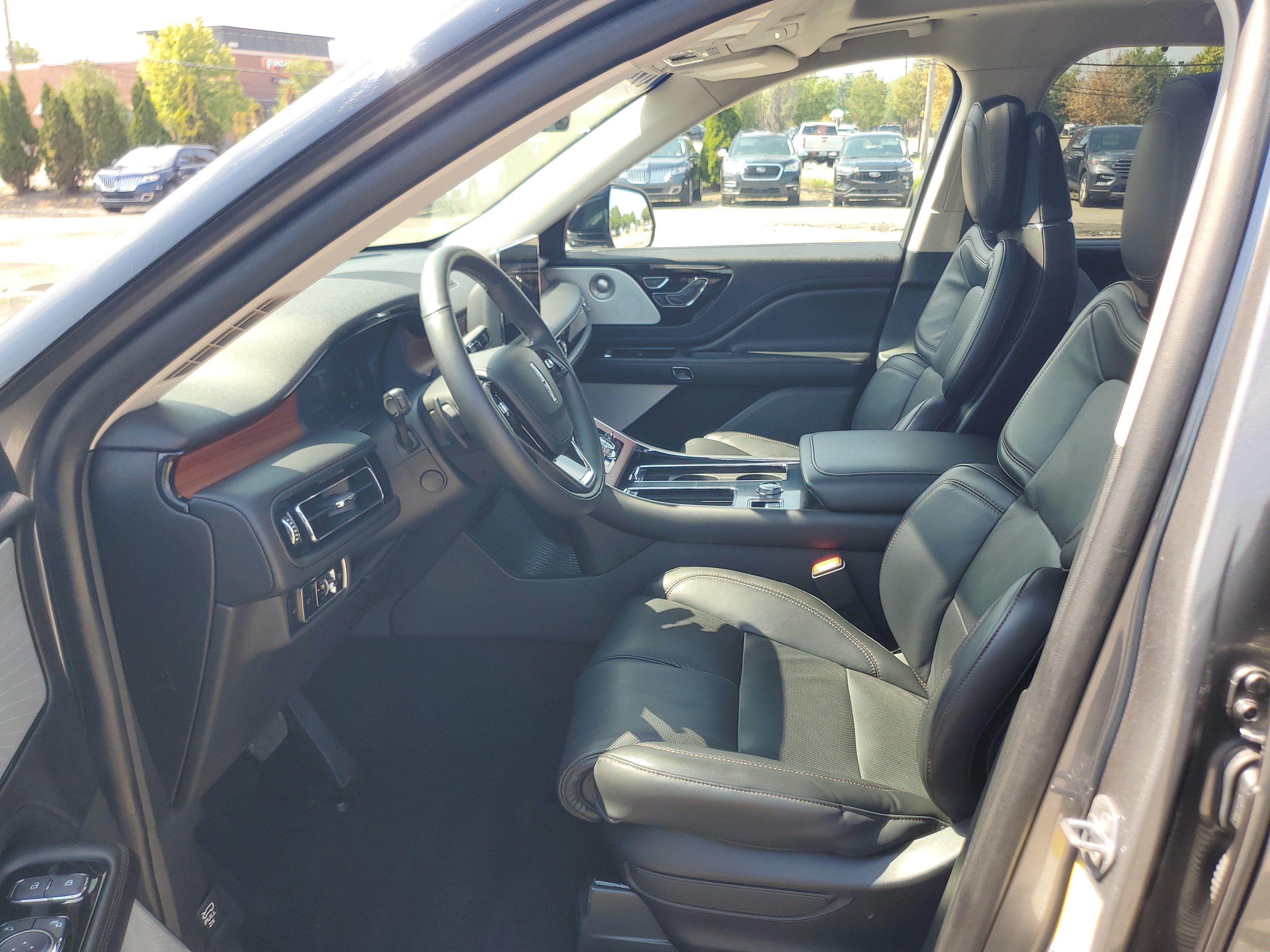 Certified 2024 Lincoln Aviator Reserve w/ Equipment Group 201A AWD/4WD image 12