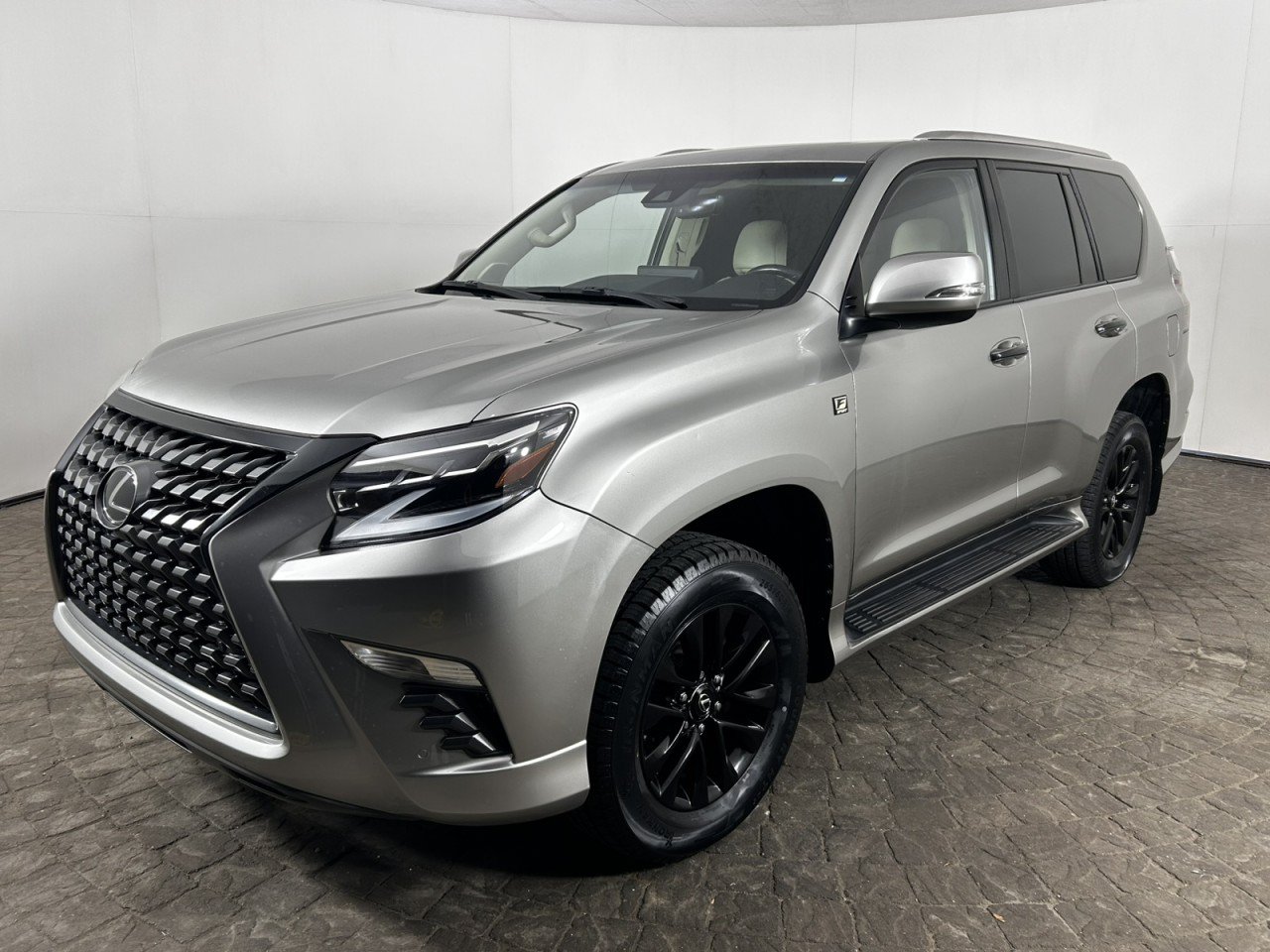 Used 2022 Lexus GX 460 w/ Accessory Package AWD/4WD image 3