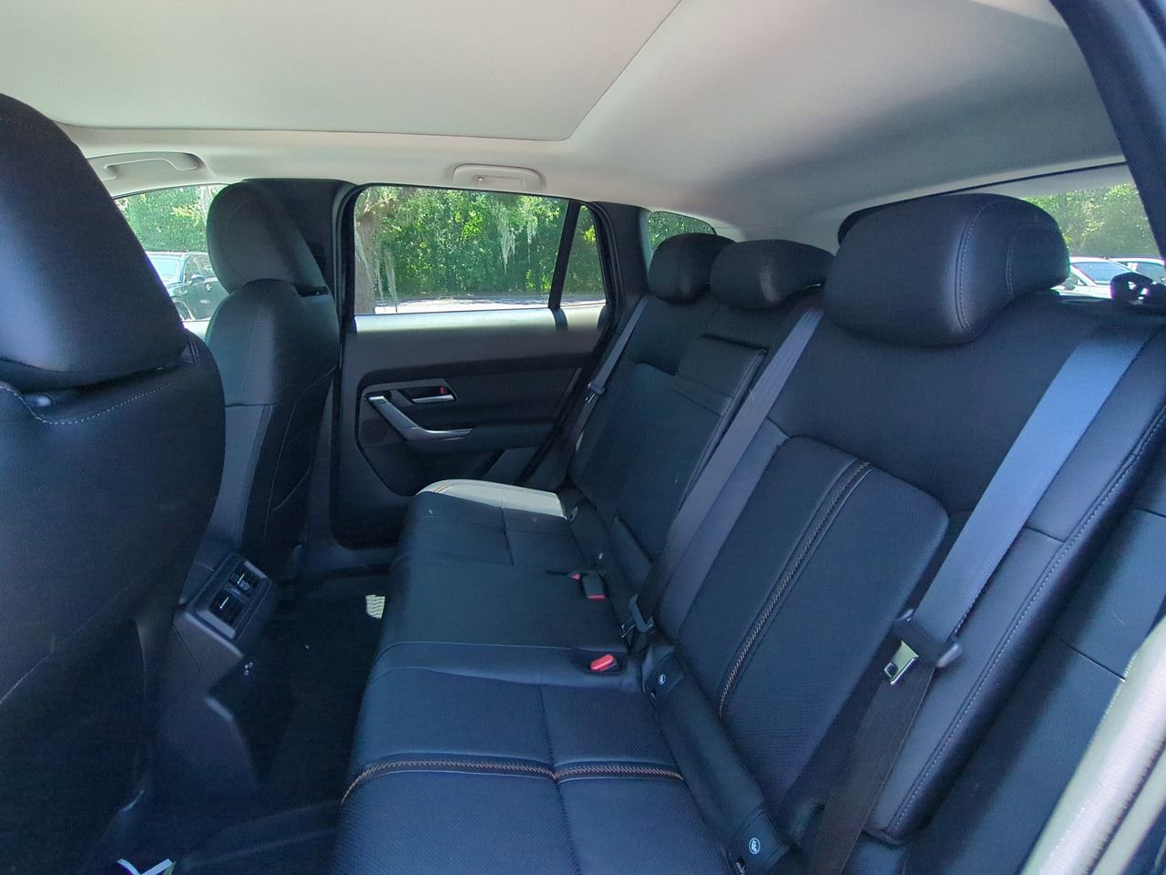 Used 2025 MAZDA CX-50 AWD 2.5 Hybrid w/ Premium Pkg image 10