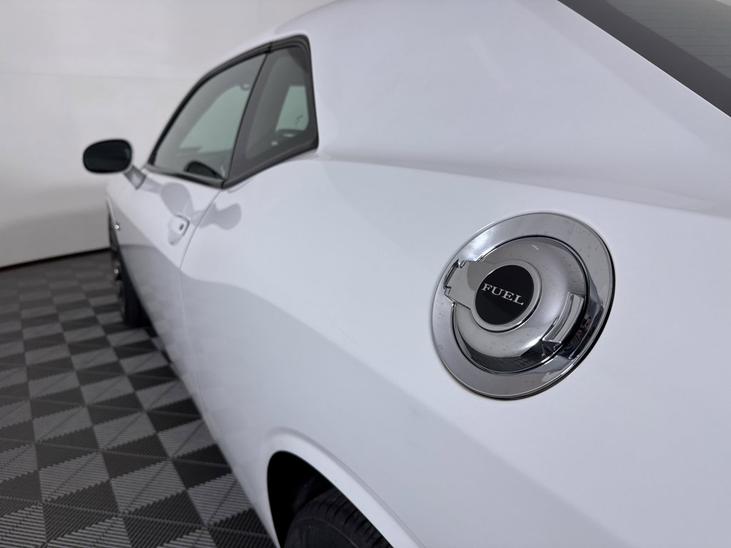 Used 2016 Dodge Challenger SRT w/ Technology Group image 26