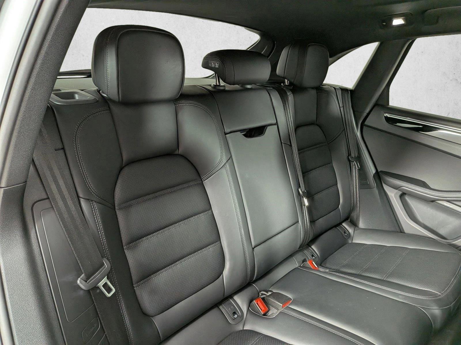Certified 2025 Porsche Macan Turbo AWD/4WD image 21