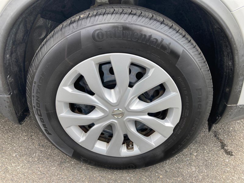 Used 2015 Nissan Rogue S image 19