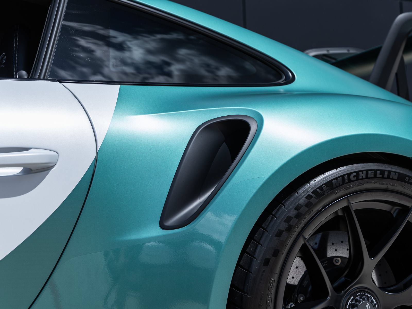 Certified 2024 Porsche 911 GT3 RS RWD image 32