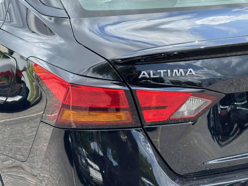 Certified 2025 Nissan Altima 2.5 SV w/ SV Special Edition Package AWD/4WD image 11