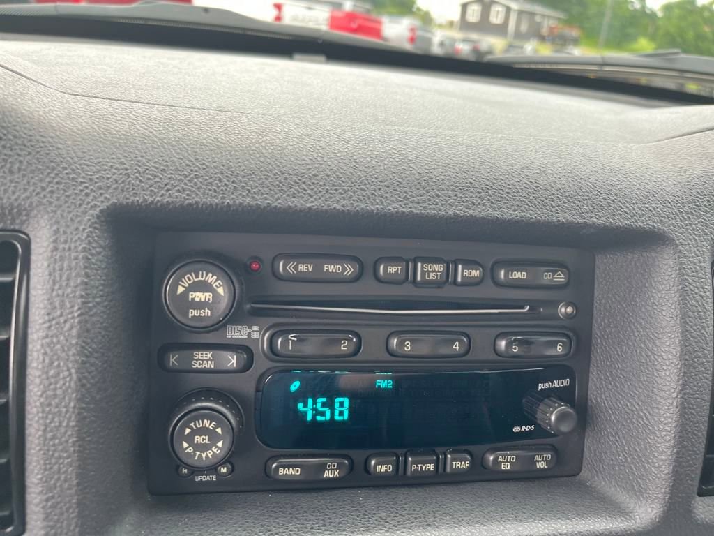 Used 2003 Chevrolet SSR w/ Preferred Equipment Group image 15