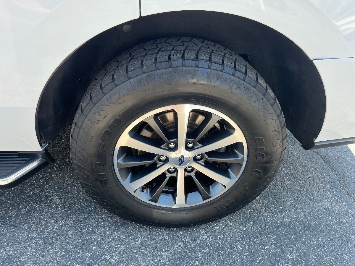 Used 2018 Ford Expedition XLT w/ Equipment Group 202A RWD image 45