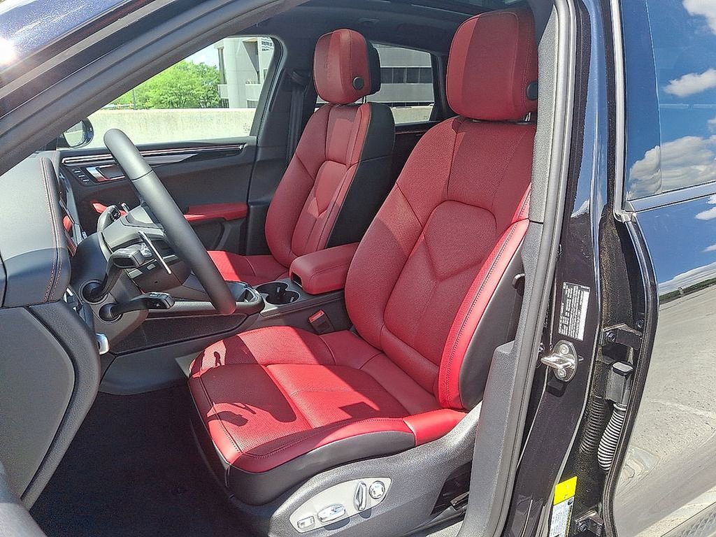 Used 2025 Porsche Macan image 5