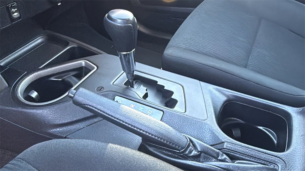 Used 2018 Toyota RAV4 LE image 27