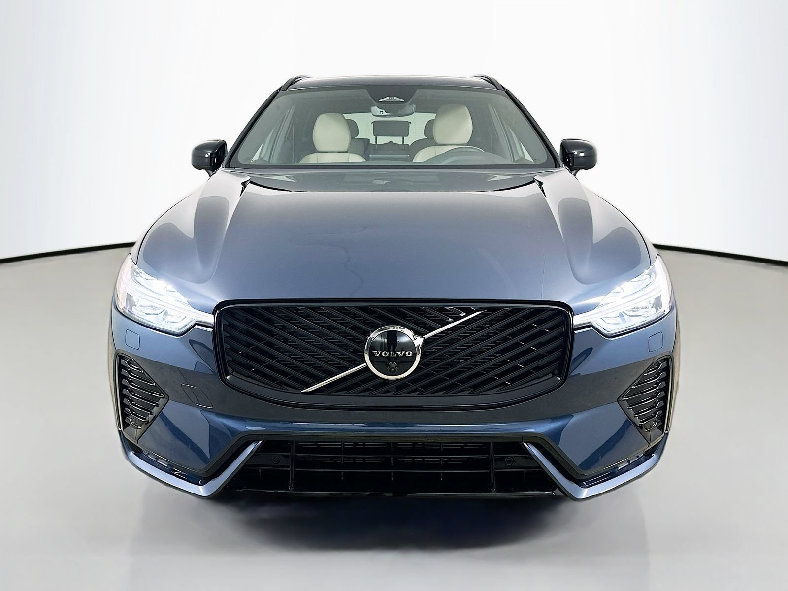 New 2026 Volvo XC60 B5 Plus w/ Protection Package Premier AWD/4WD image 2