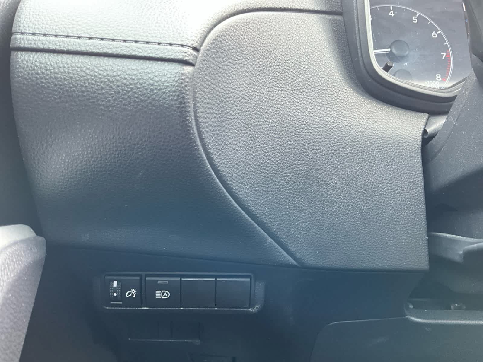 Used 2025 Toyota Corolla Cross LE w/ Moonroof Package FWD image 19