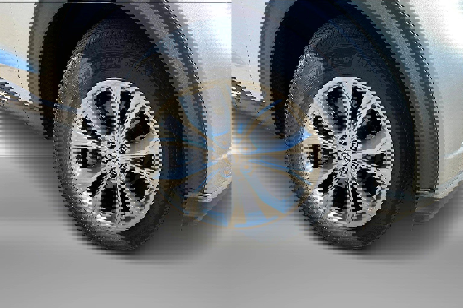 Used 2023 Ford Explorer Limited image 9