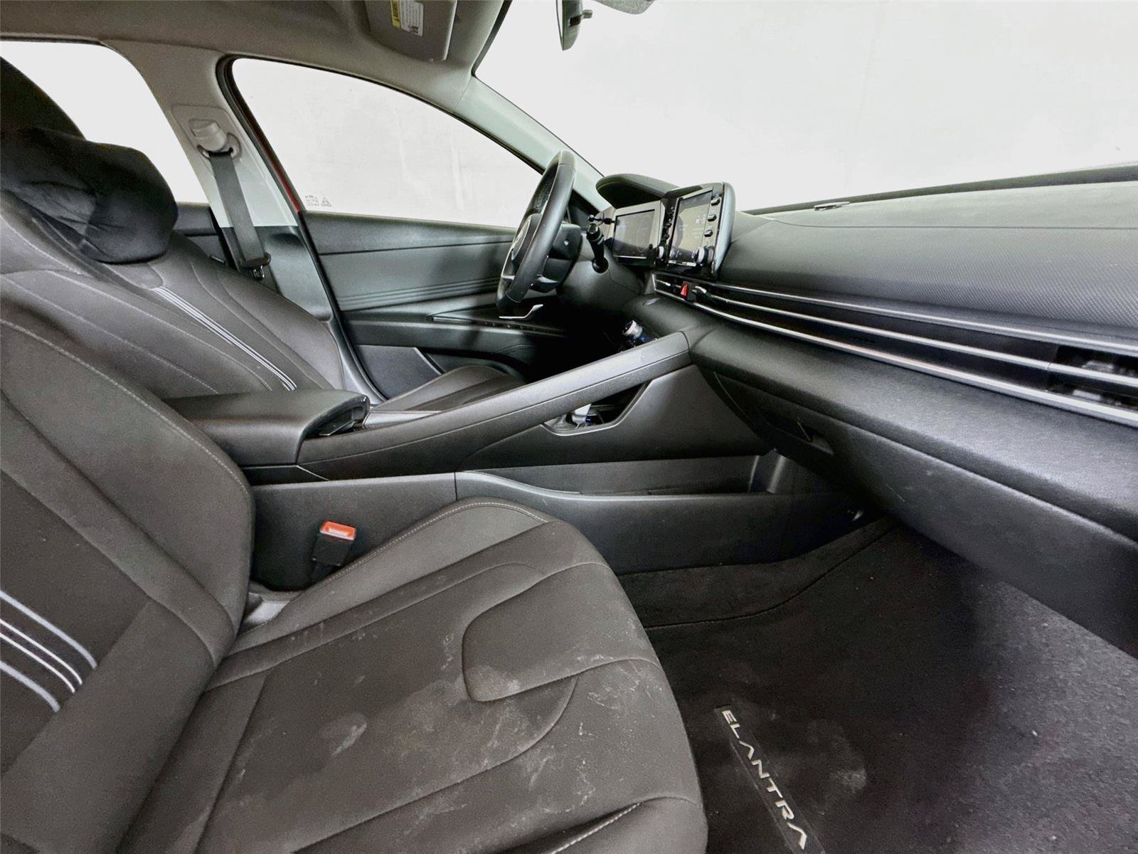 Used 2022 Hyundai Elantra SEL w/ Convenience Package FWD image 12