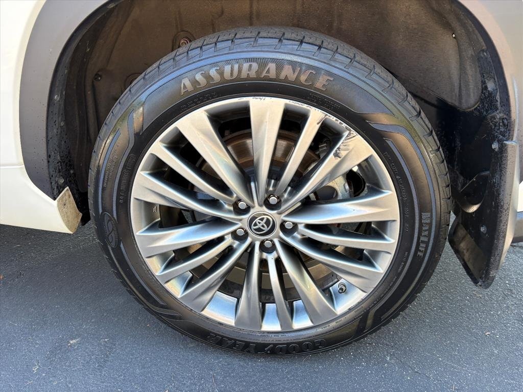 Used 2020 Toyota Highlander Platinum AWD/4WD image 24