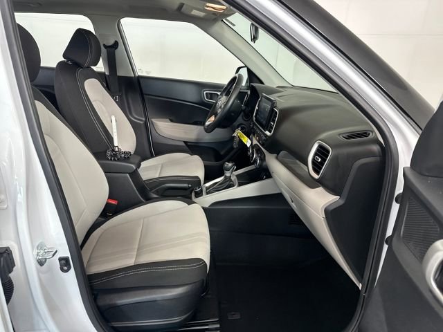 Certified 2023 Hyundai Venue SEL image 28