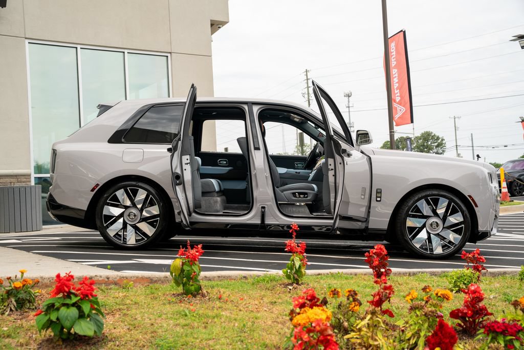 Used 2025 Rolls-Royce Cullinan AWD/4WD image 12