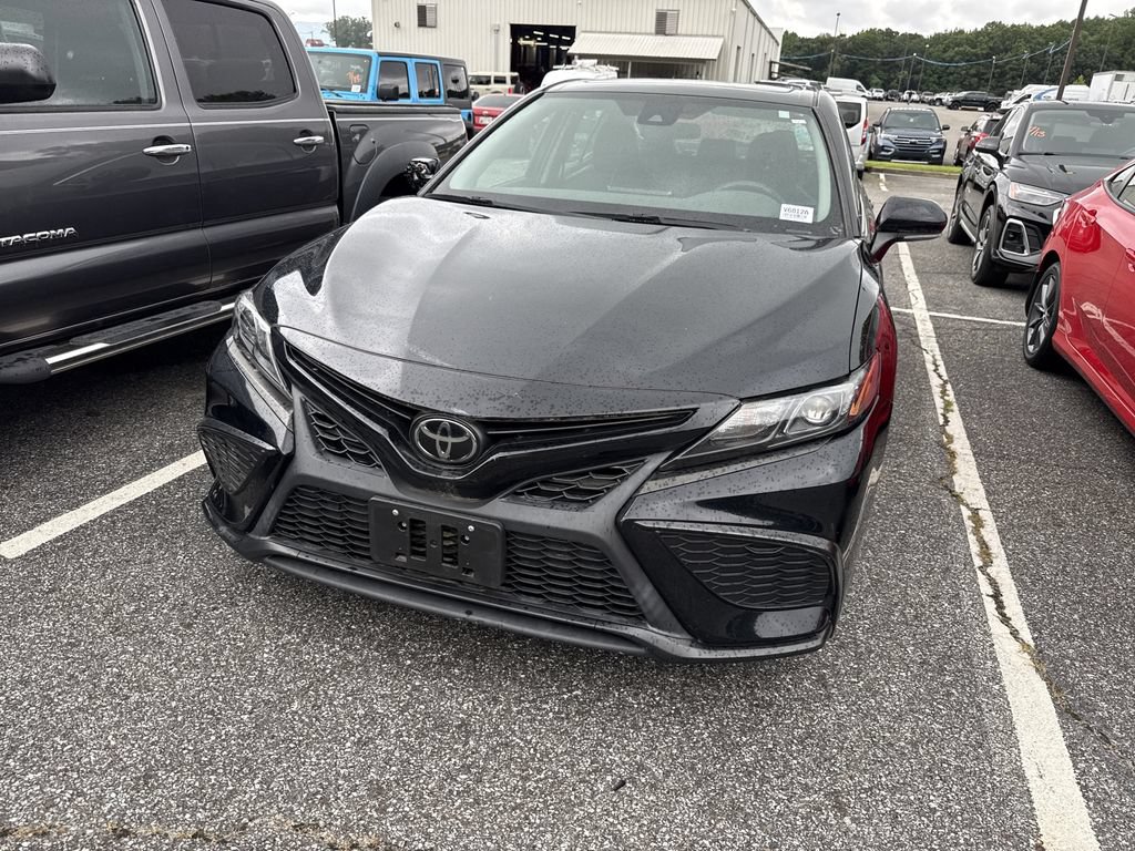 Used 2022 Toyota Camry SE FWD image 5