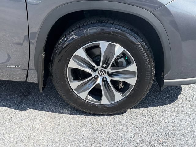 Certified 2025 Toyota Highlander XLE AWD/4WD image 9
