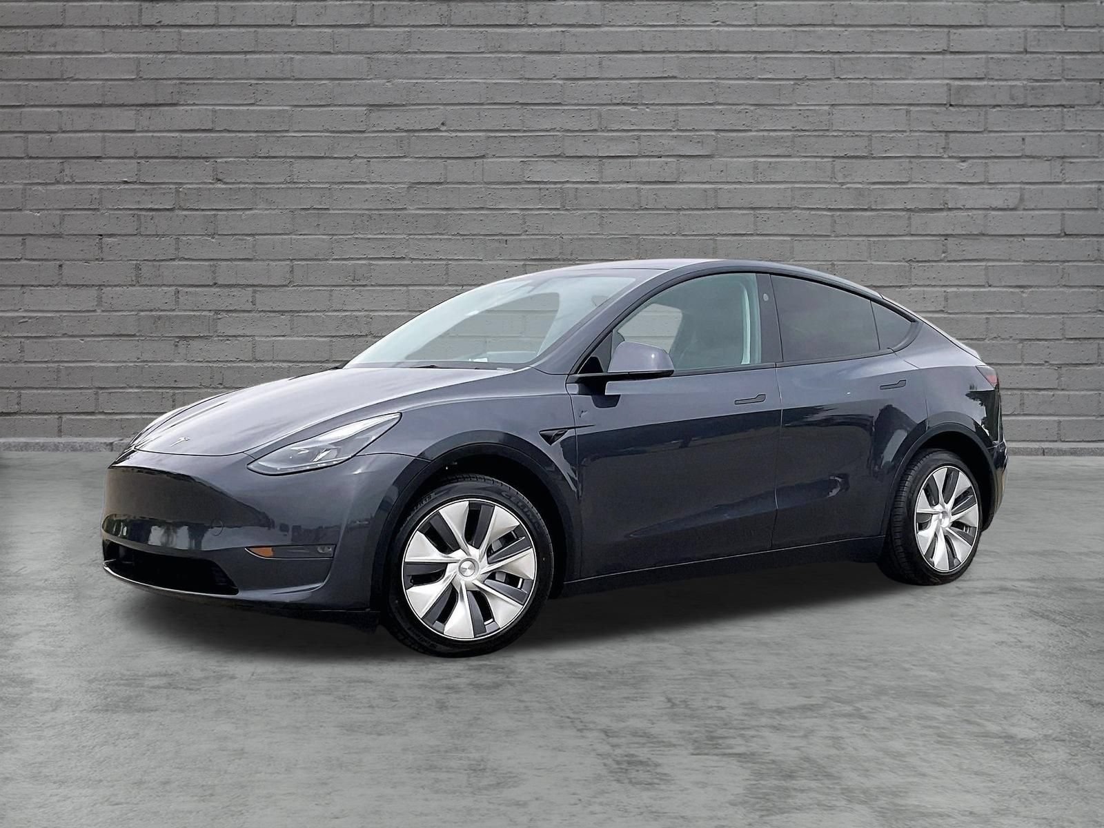 Used 2024 Tesla Model Y Long Range AWD/4WD image 3