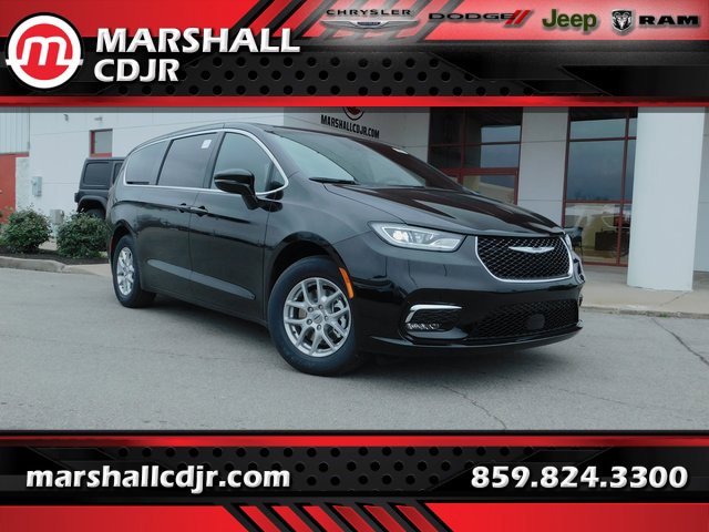 New 2025 Chrysler Pacifica Select w/ Uconnect Theater Family Group
