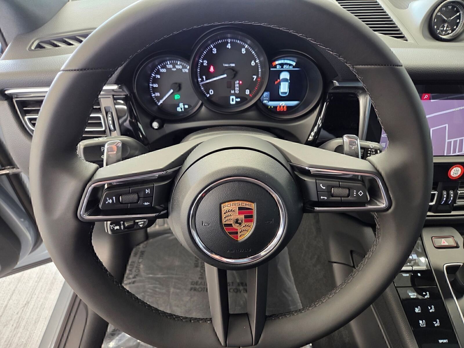 Certified 2026 Porsche Macan image 17