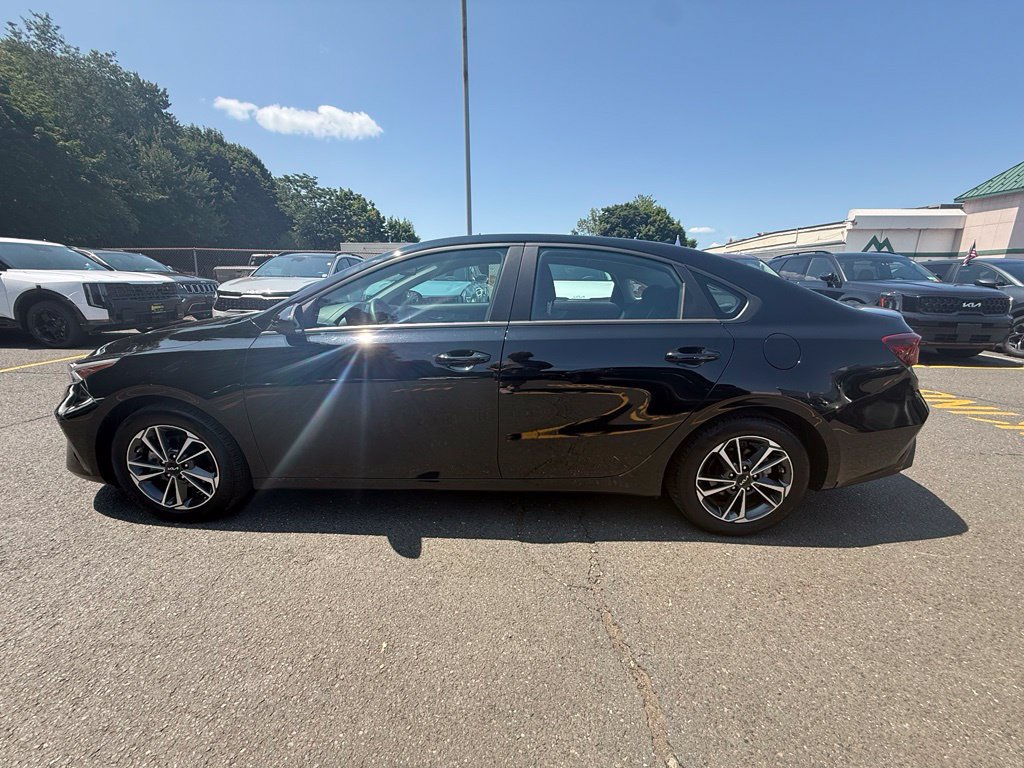 Used 2023 Kia Forte LXS FWD image 4
