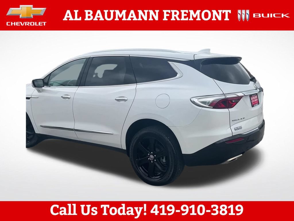 Used 2024 Buick Enclave Essence w/ Sport Touring Edition FWD image 4