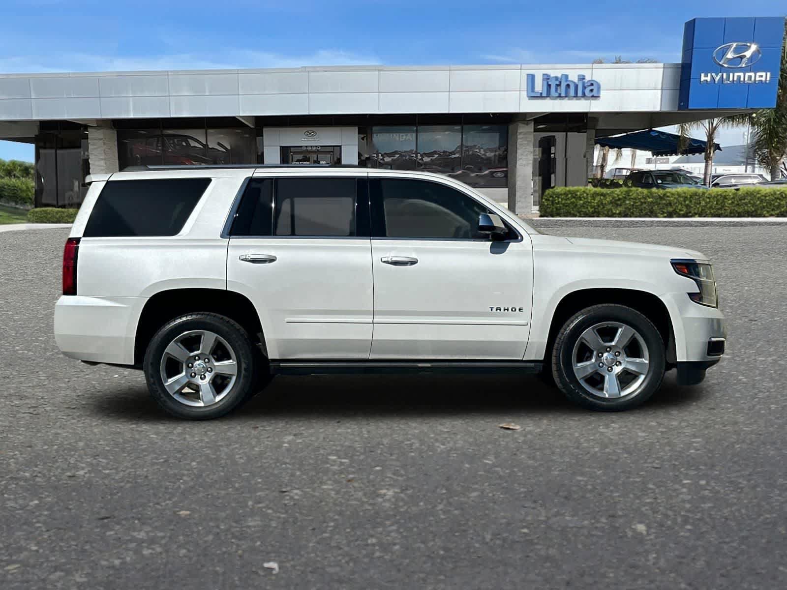 Used 2020 Chevrolet Tahoe Premier w/ Premier 6.2L Value Package AWD/4WD image 9