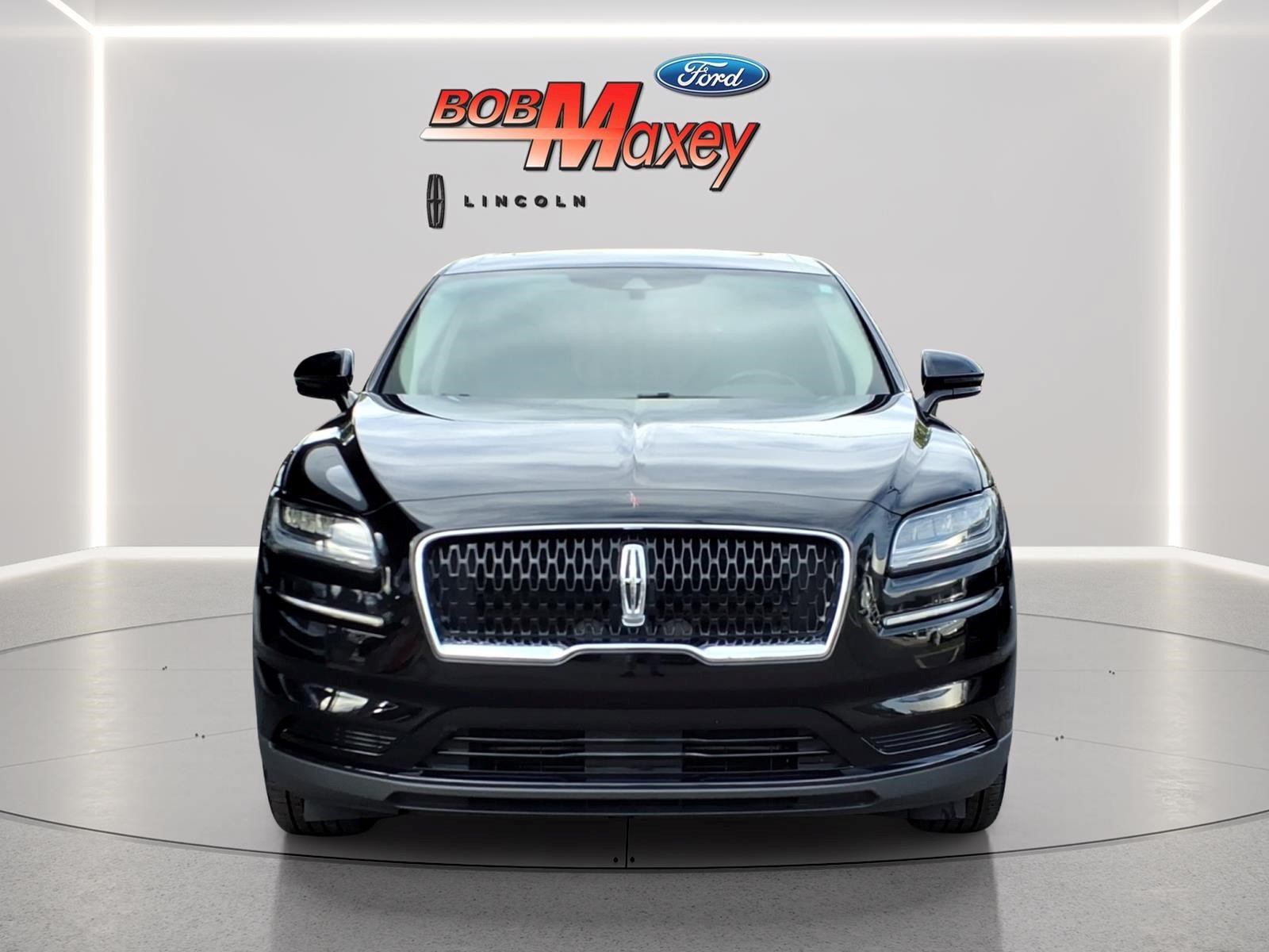 Used 2023 Lincoln Nautilus Reserve w/ Monochromatic Package AWD/4WD image 2