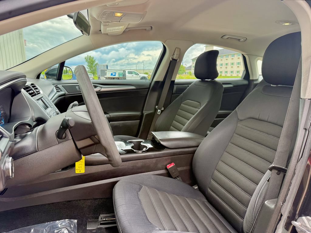 Used 2015 Ford Fusion SE FWD image 11