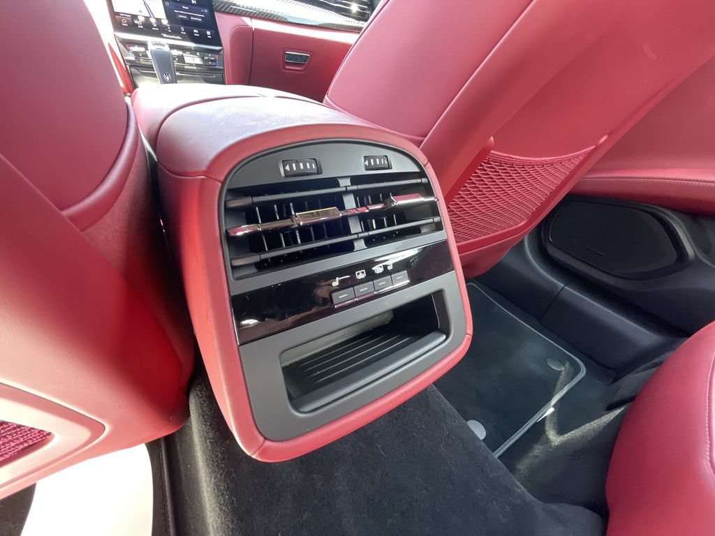 Used 2022 Maserati Quattroporte Modena RWD image 21