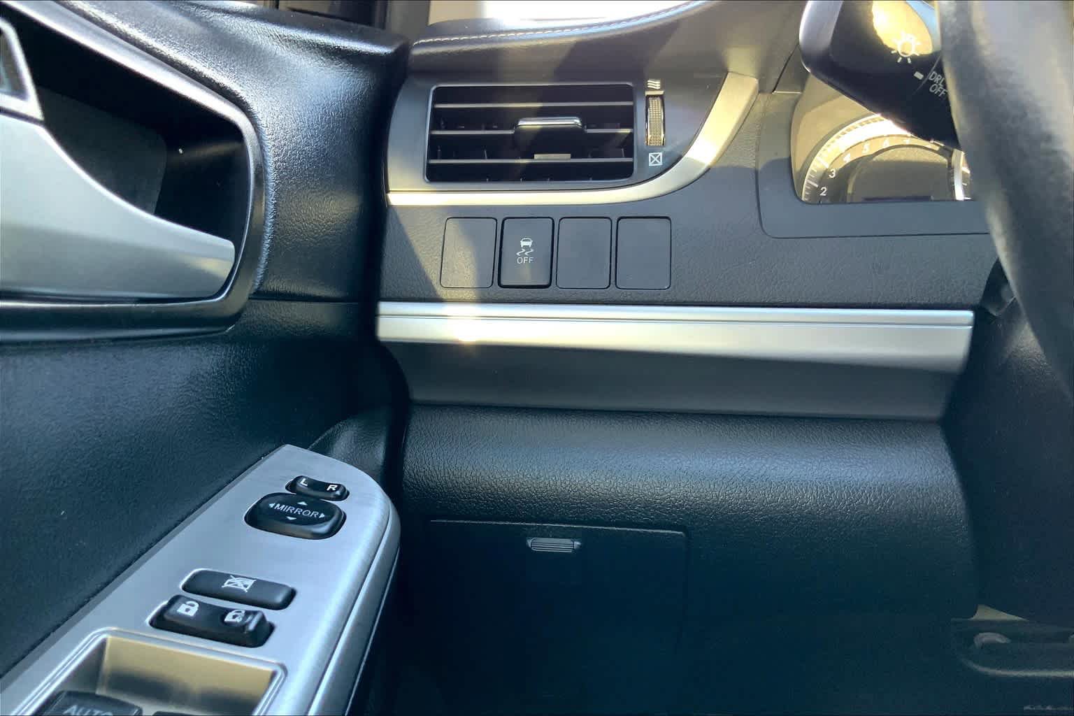 Used 2014 Toyota Camry SE FWD image 33