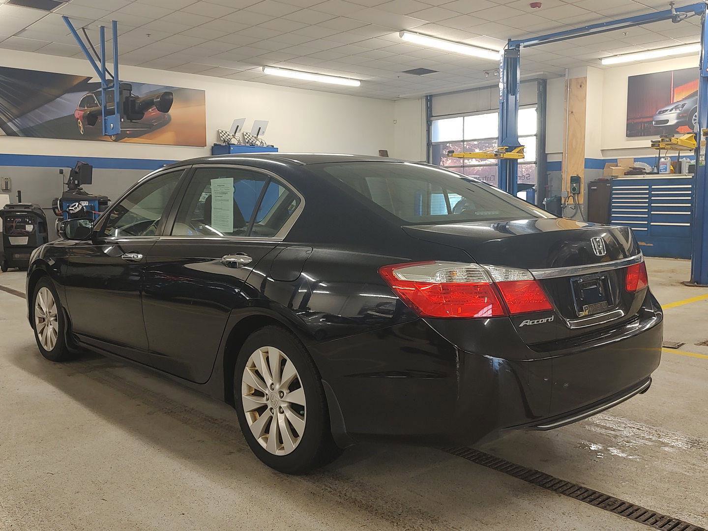 Used 2015 Honda Accord EX image 29