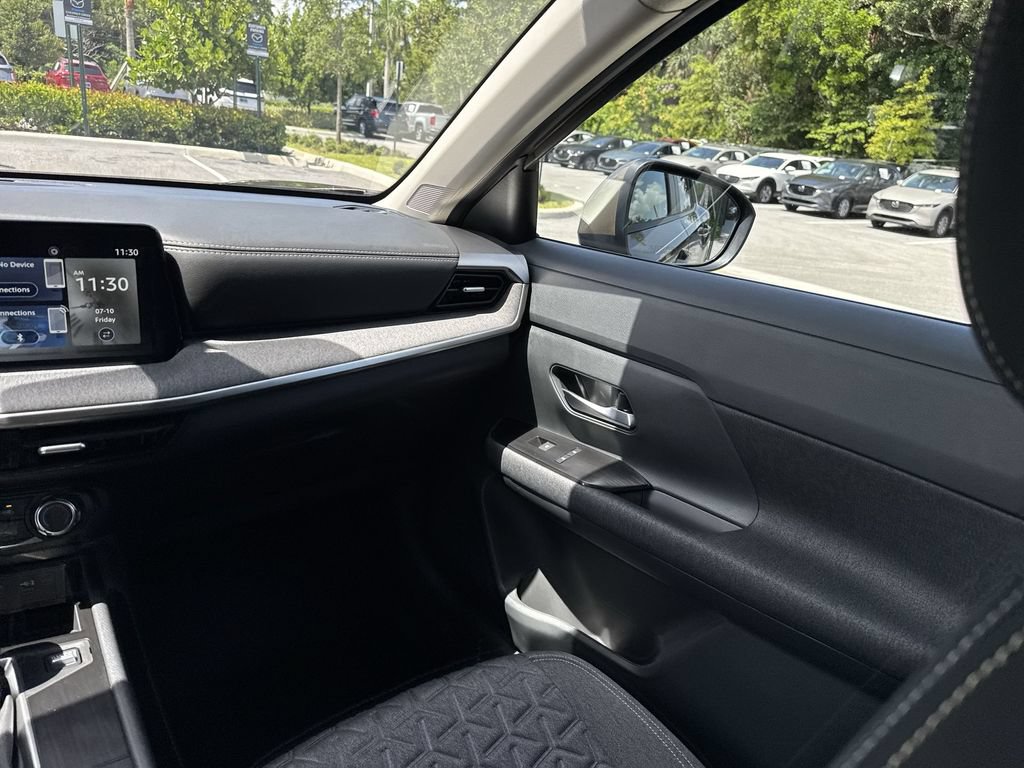 Used 2025 Nissan Kicks SV FWD image 15