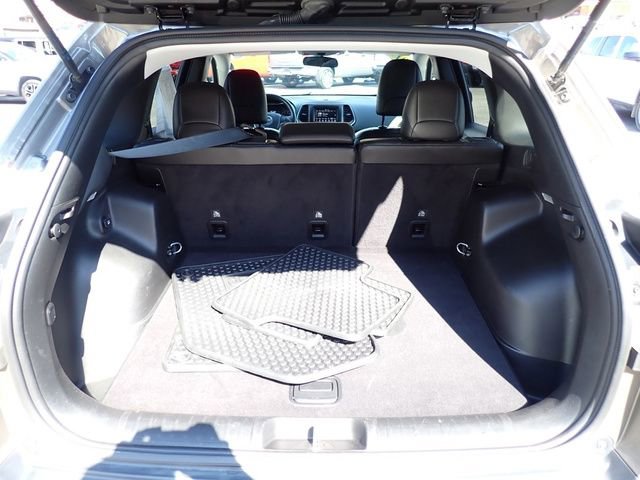 Certified 2019 Jeep Cherokee Latitude Plus w/ Cold Weather Group AWD/4WD image 6