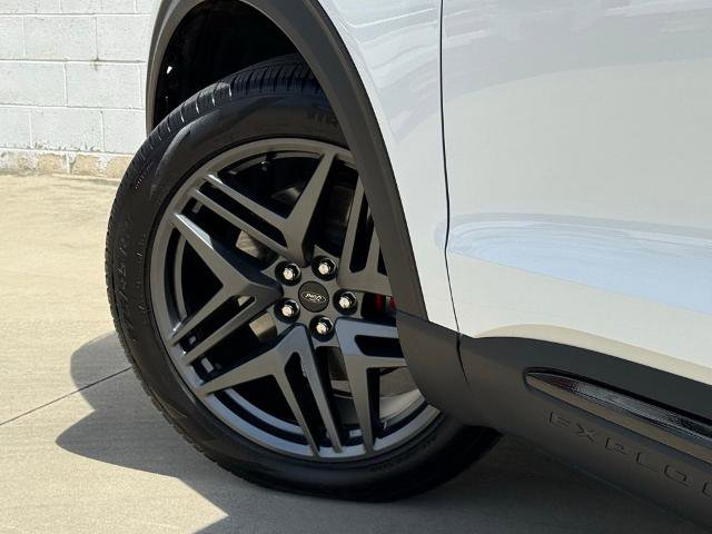 Certified 2025 Ford Explorer ST image 16
