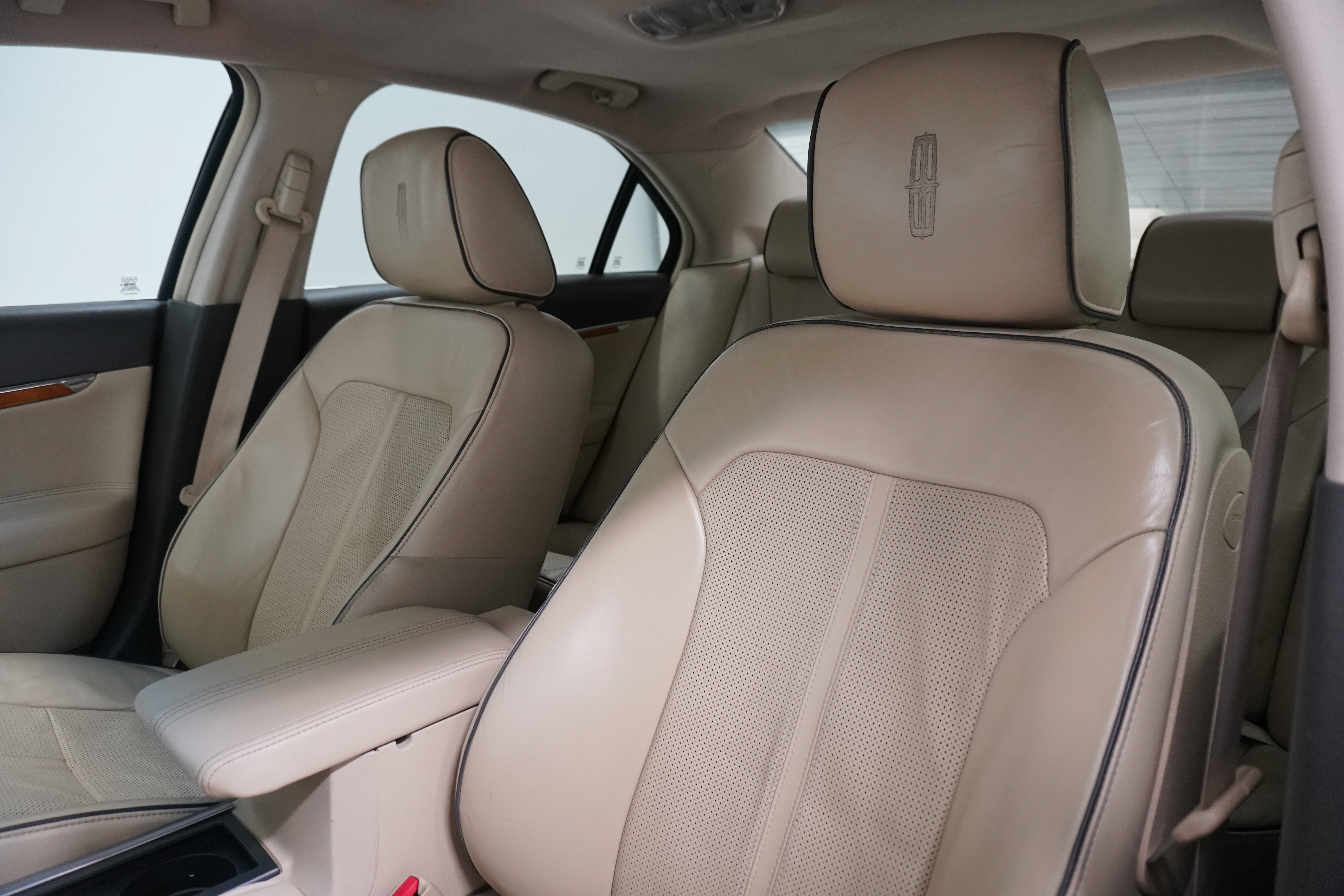 Used 2010 Lincoln MKZ image 10