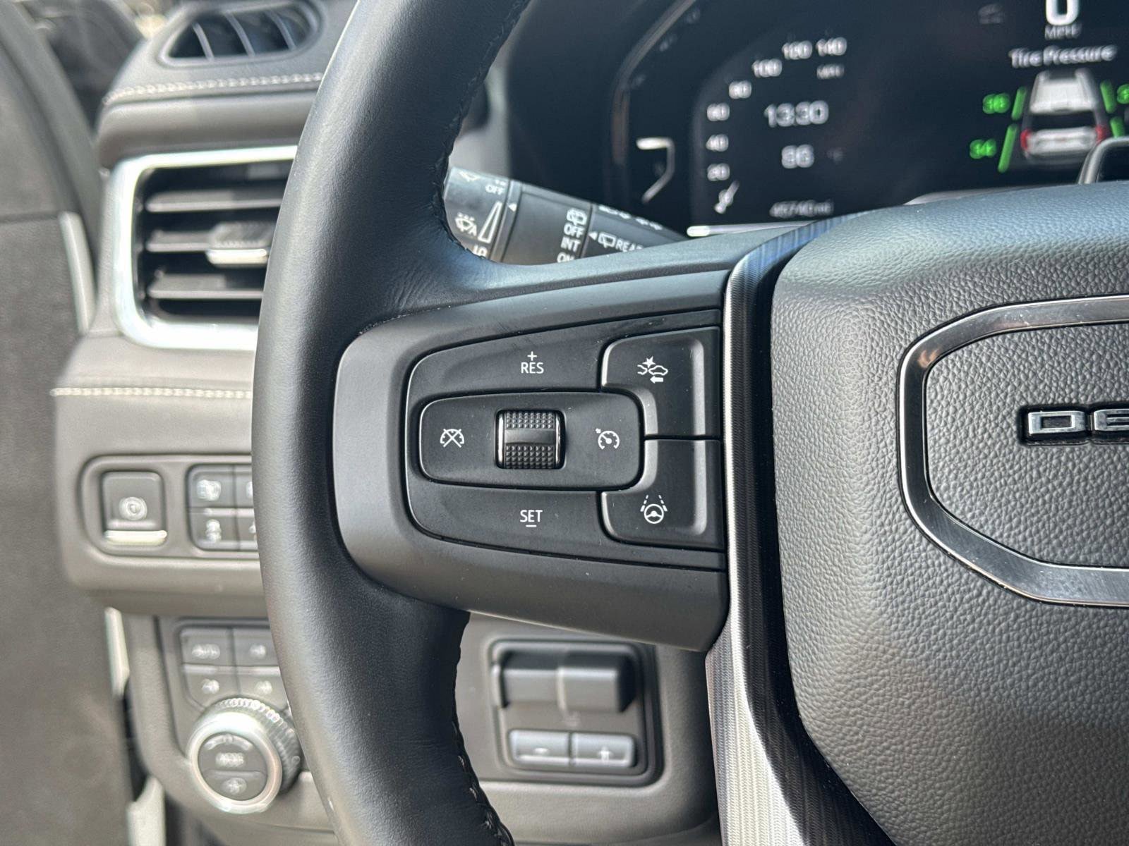 Used 2023 GMC Yukon XL Denali Ultimate AWD/4WD image 31