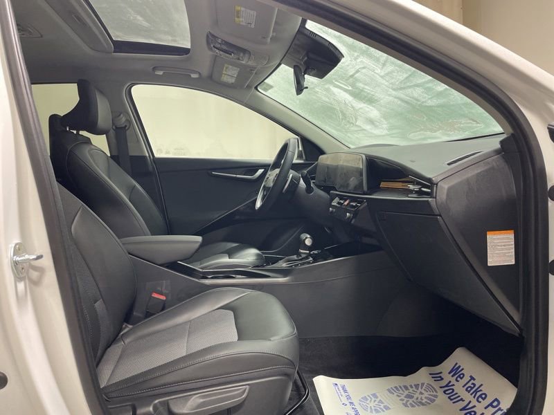 Used 2024 Kia Niro EX Touring image 13