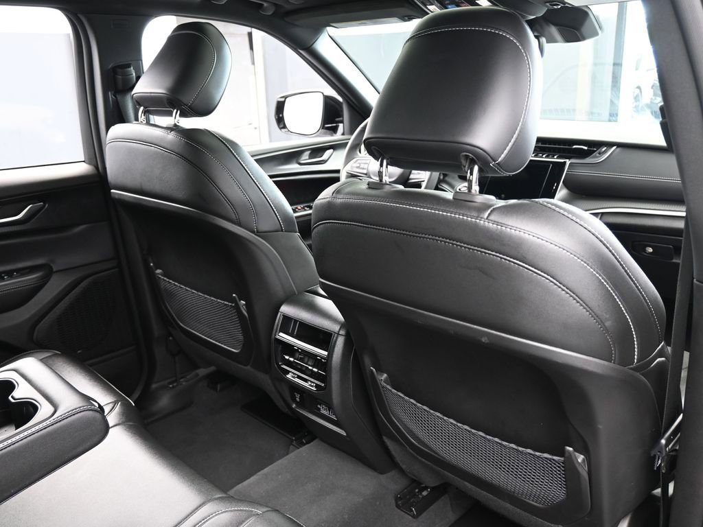 Used 2024 Jeep Grand Cherokee Altitude image 46