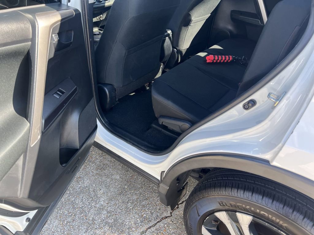 Used 2018 Toyota RAV4 LE image 21