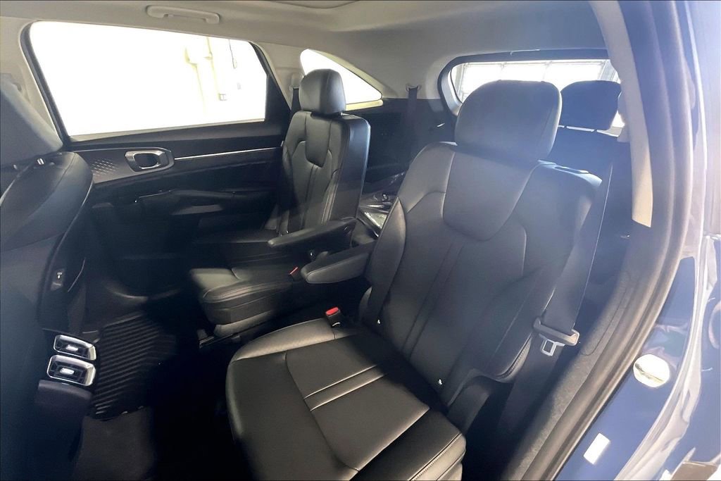 Used 2025 Kia Sorento SX FWD image 18