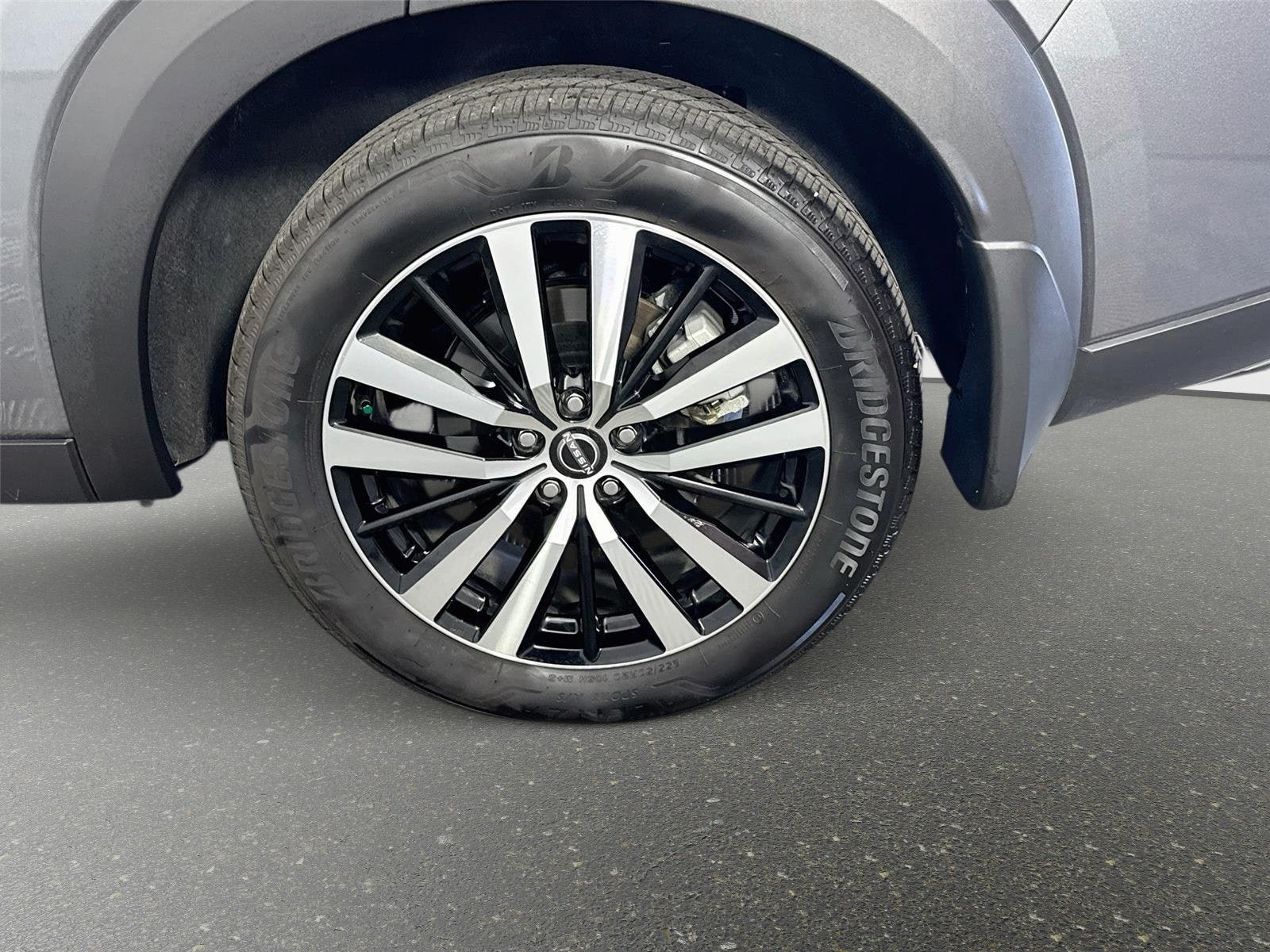 Certified 2025 Nissan Pathfinder Platinum w/ Cargo Package FWD image 32